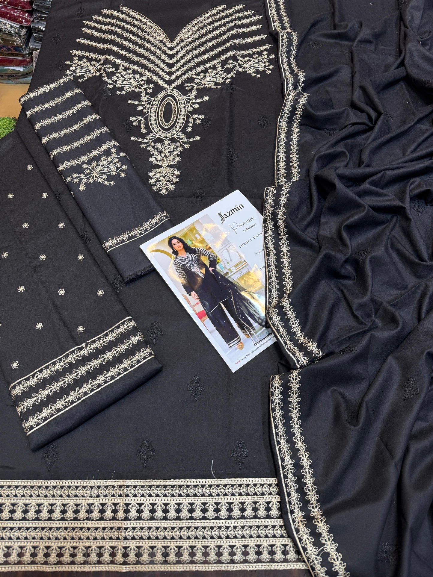 LL-122( 3PC Unstitched)